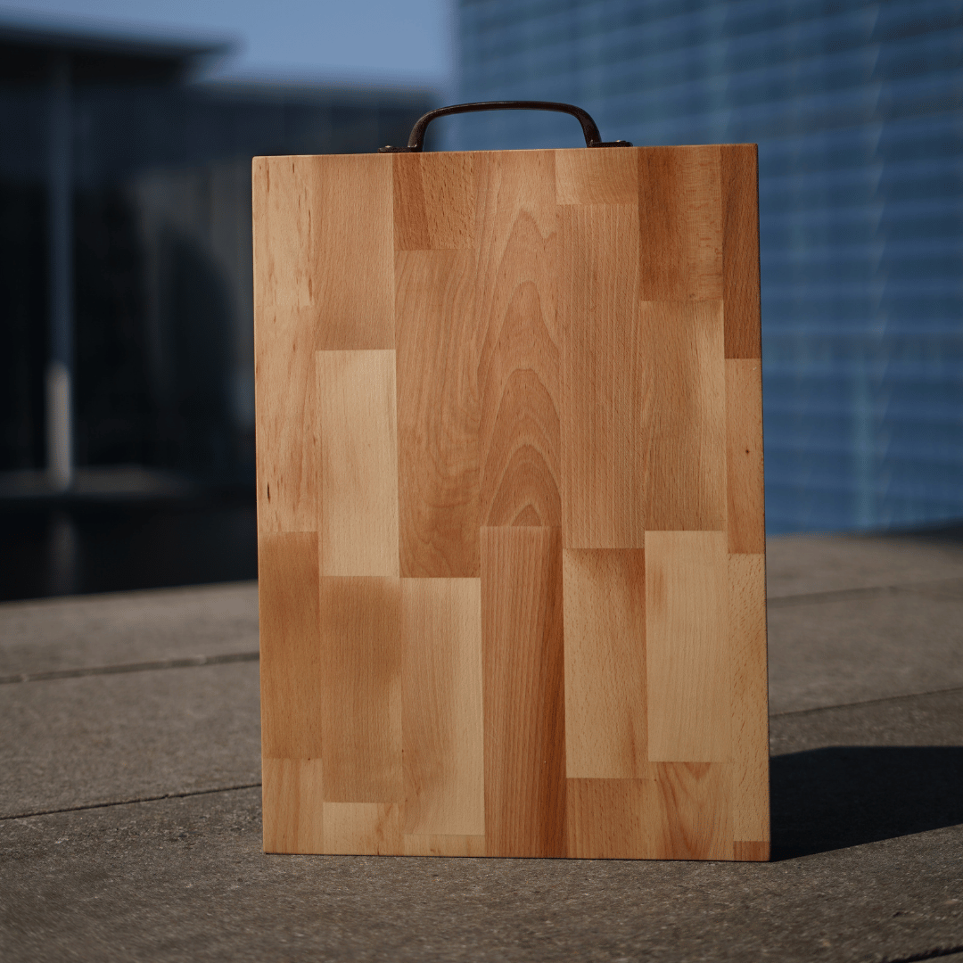 DAS BRETT XXL - Massiv aus Buchenleimholz – mit Gusseisen-Griff – 60 × 40 × 5,5 cm