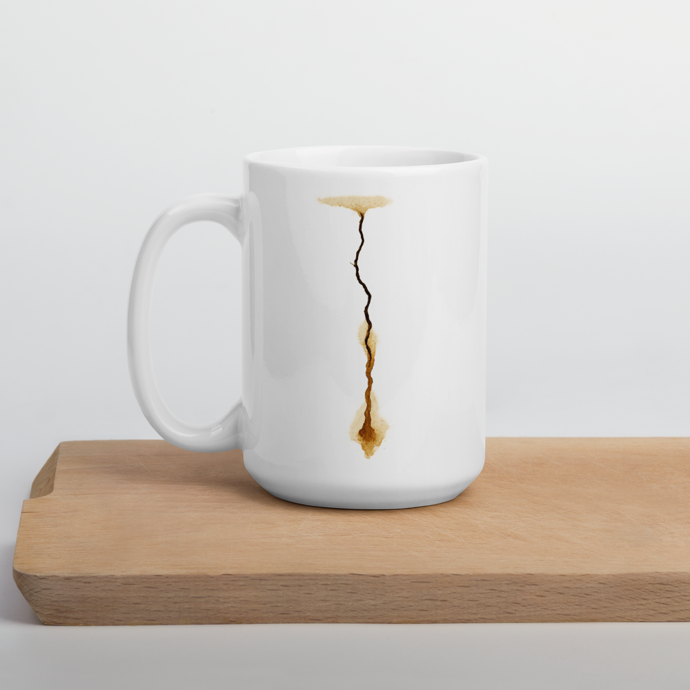 Cracked Elegance – Kunstvolle Riss-Tasse mit Kaffeeflecken